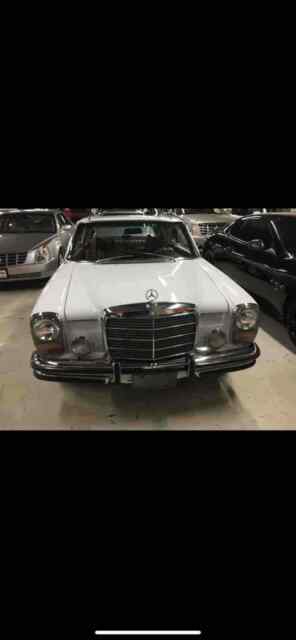 Mercedes-Benz C250 1972 image number 22