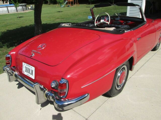 Mercedes-Benz SL-Class 1961 image number 11