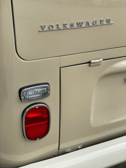 Volkswagen Bus/Vanagon 1968 image number 12