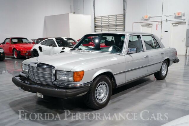 Mercedes-Benz 400-Series 1979 image number 0