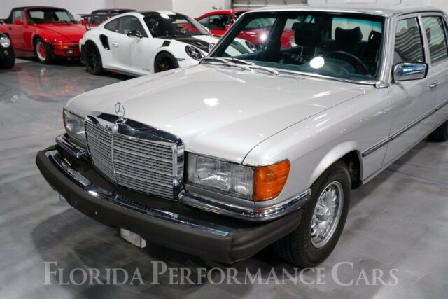 Mercedes-Benz 400-Series 1979 image number 12