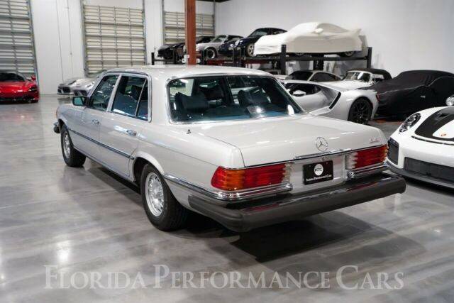 Mercedes-Benz 400-Series 1979 image number 27