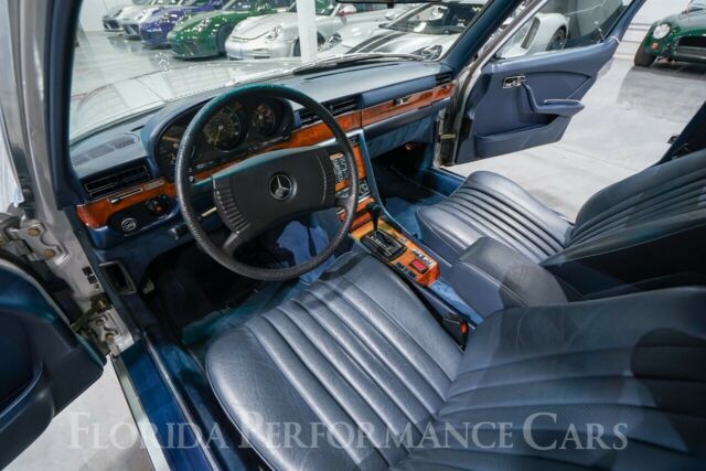 Mercedes-Benz 400-Series 1979 image number 43