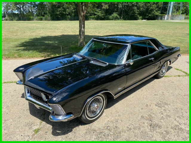 Buick Riviera 1963 image number 0