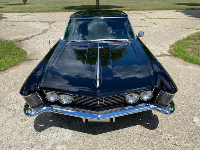 Buick Riviera 1963 image number 10