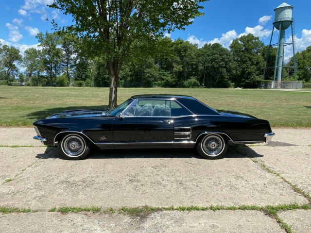 Buick Riviera 1963 image number 26