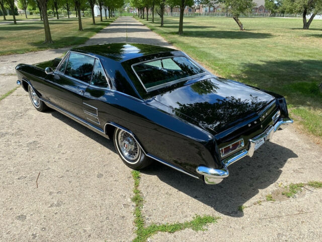 Buick Riviera 1963 image number 3