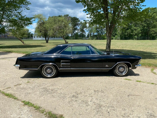 Buick Riviera 1963 image number 7