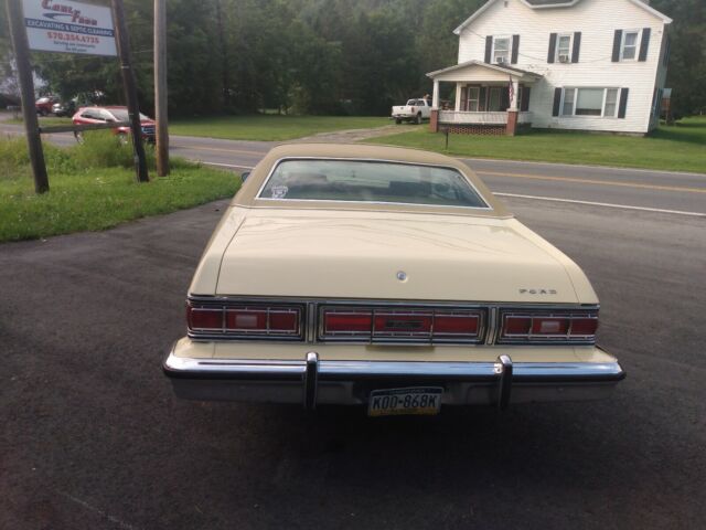 Ford Torino 1976 image number 2