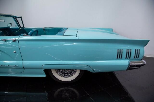 Ford Thunderbird 1960 image number 37