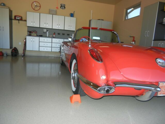 Chevrolet Corvette 1960 image number 2