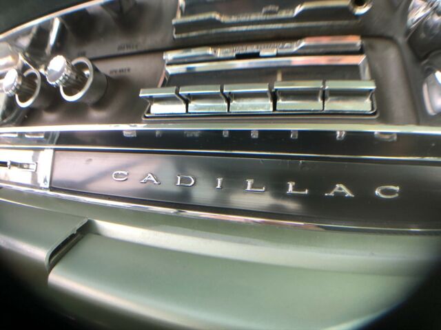 Cadillac DeVille 1961 image number 23