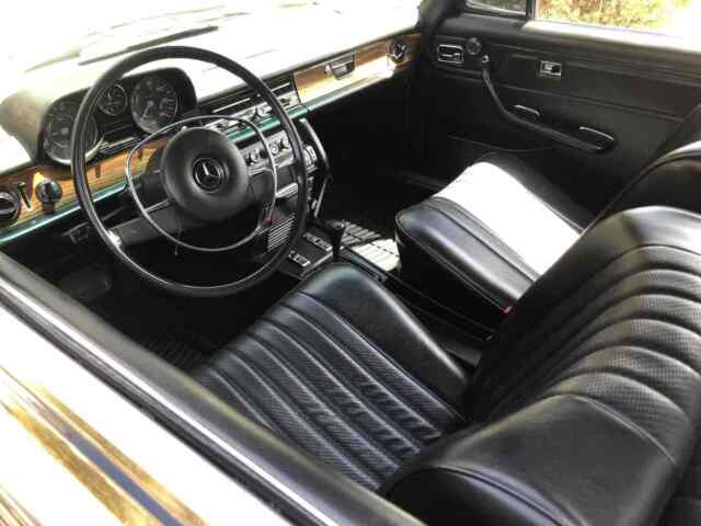 Mercedes-Benz 250C 1972 image number 20