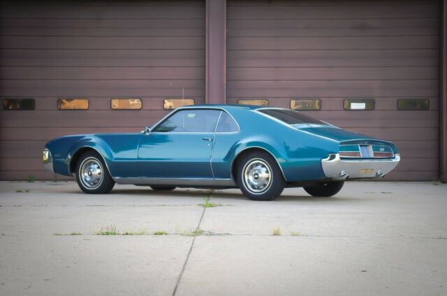 Oldsmobile Toronado 1966 image number 1