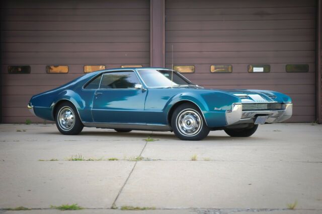 Oldsmobile Toronado 1966 image number 27