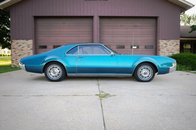 Oldsmobile Toronado 1966 image number 6