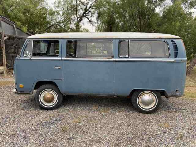 Volkswagen bus 1970 image number 0