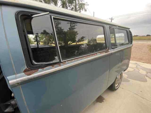 Volkswagen bus 1970 image number 1