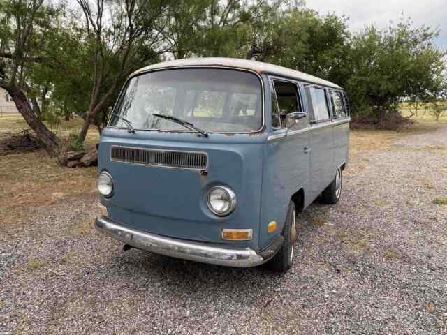 Volkswagen bus 1970 image number 12