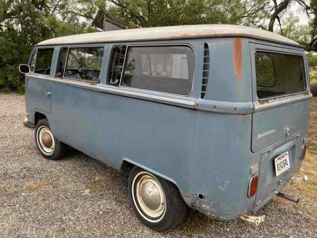 Volkswagen bus 1970 image number 14