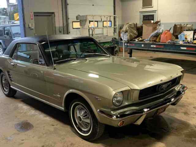 Ford Mustang 1966 image number 18