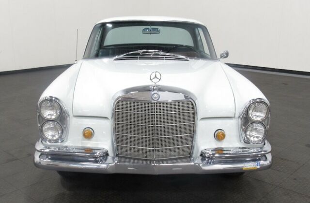 Mercedes-Benz 250SE 2.5 Fuel Injected In-line 6 cylinder 1967 image number 26