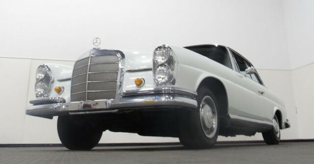 Mercedes-Benz 250SE 2.5 Fuel Injected In-line 6 cylinder 1967 image number 31