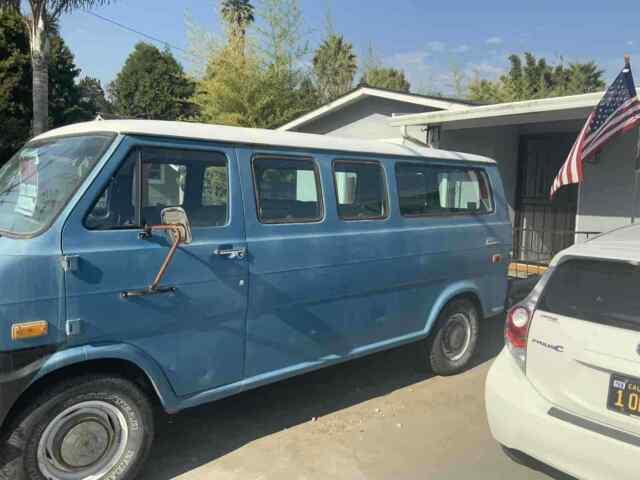 Ford Van 1973 image number 0