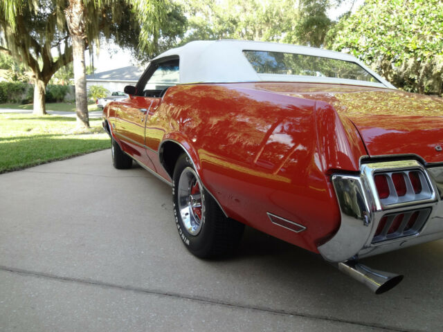 Oldsmobile Cutlass Supreme Classic 1972 image number 28