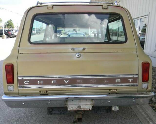 Chevrolet Suburban 1970 image number 22