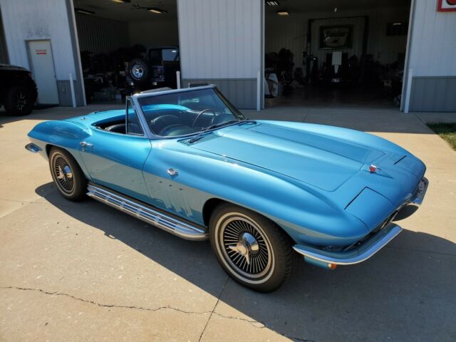 Chevrolet Corvette 1965 image number 11