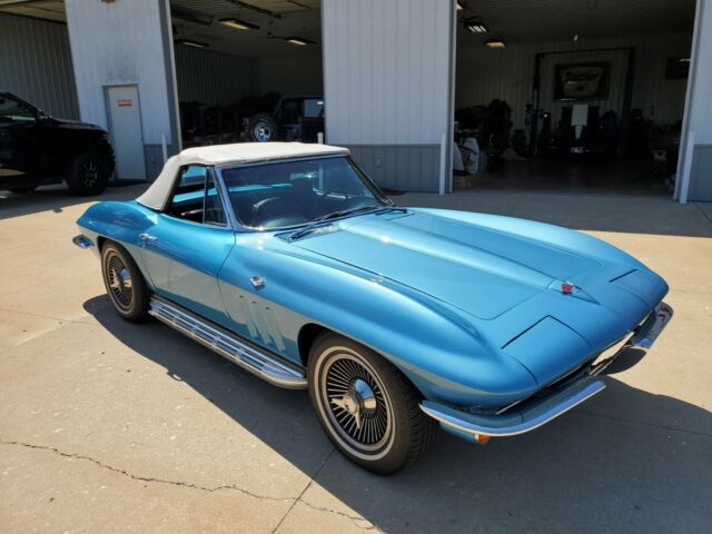 Chevrolet Corvette 1965 image number 27