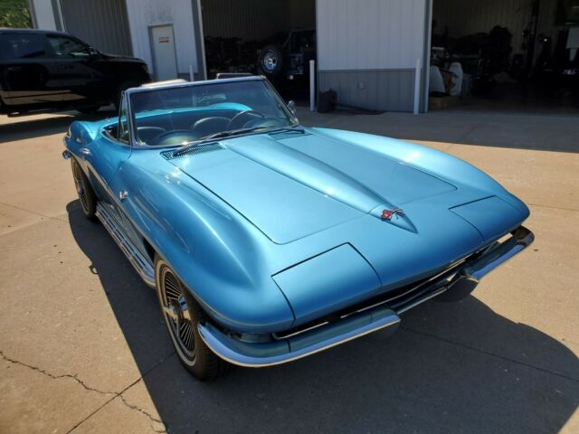 Chevrolet Corvette 1965 image number 33