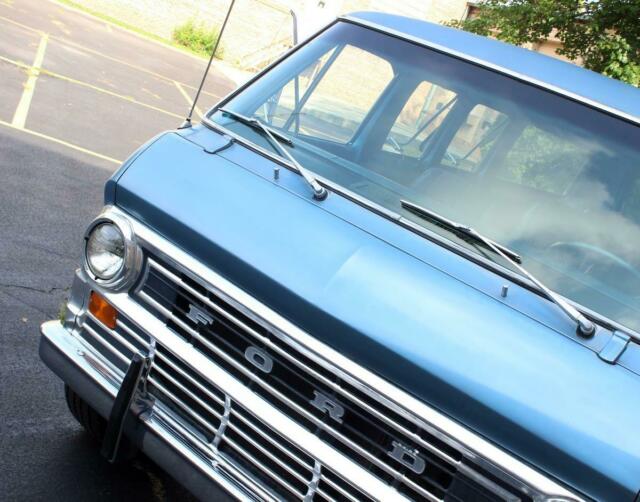 Ford Econoline Club Wagon 1974 image number 12