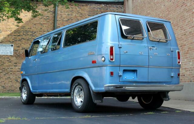 Ford Econoline Club Wagon 1974 image number 25