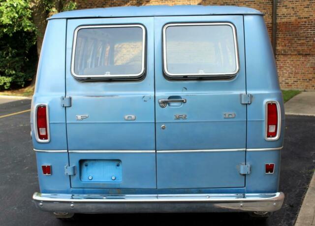 Ford Econoline Club Wagon 1974 image number 27