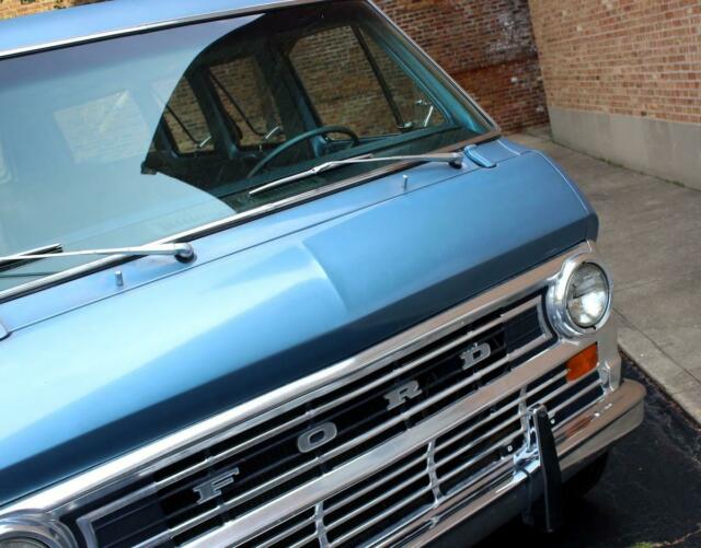 Ford Econoline Club Wagon 1974 image number 37