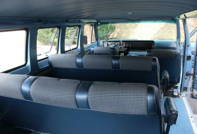 Ford Econoline Club Wagon 1974 image number 5