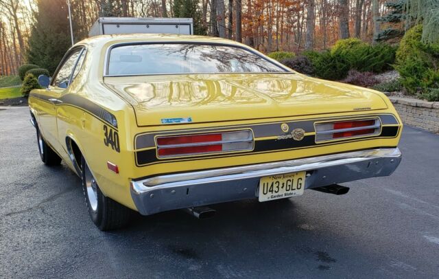 Plymouth Duster 1972 image number 30