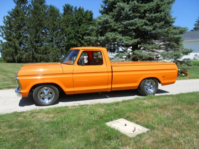 Ford F-150 1975 image number 2