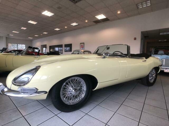 Jaguar E-Type 1967 image number 10