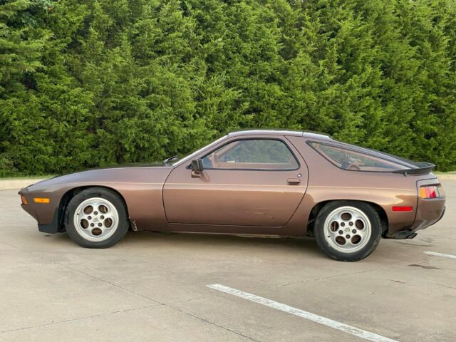 Porsche 928 1979 image number 0