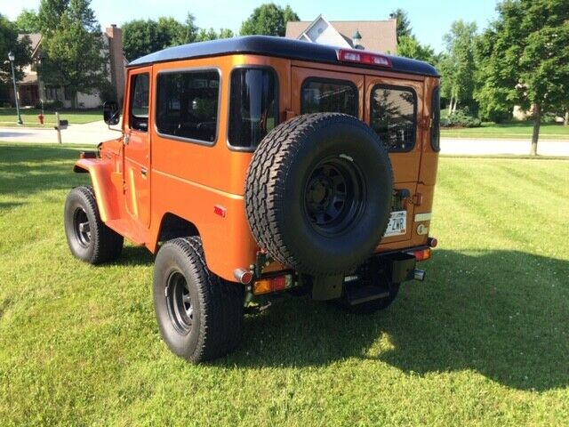 Toyota FJ Cruiser 1976 image number 1