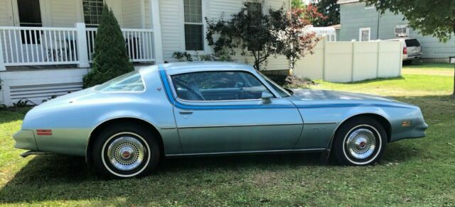 Pontiac Firebird 1977 image number 1