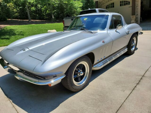 Chevrolet Corvette 1966 image number 22