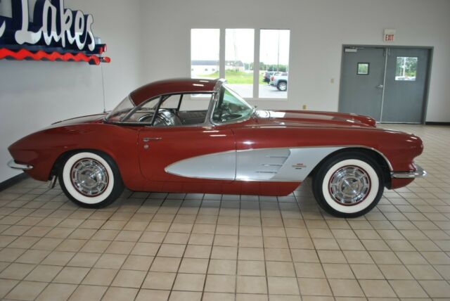 Chevrolet Corvette 1961 image number 2