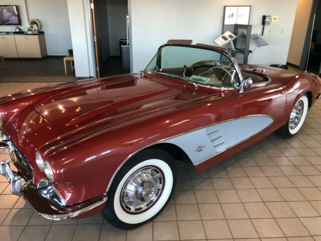 Chevrolet Corvette 1961 image number 23