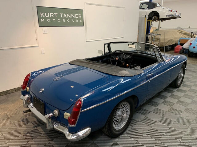 MG MGB 1968 image number 20