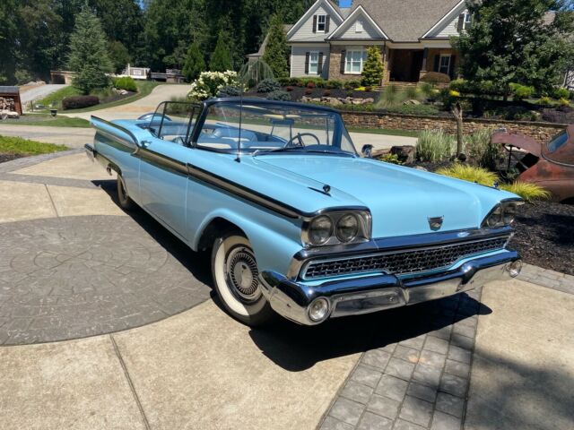 Ford Skyliner 1959 image number 2