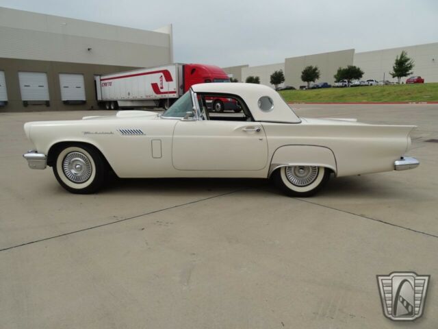 Ford Thunderbird 1957 image number 2